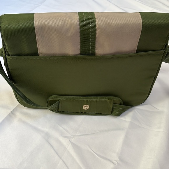 Carrying Case (Messenger) for 16.1" Notebook - Leaf Green Messenger Bag UNISEX - Picture 5 of 15